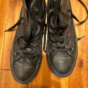 CONVERSE Chuck Taylor Size 7